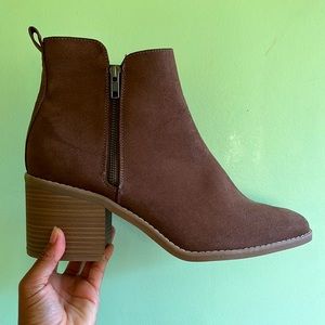 NWOT ankle boot